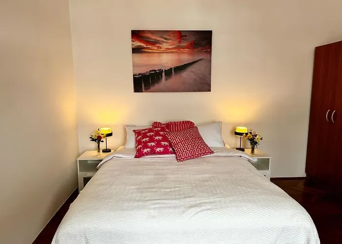 Downtown Delight: Chic Oasis